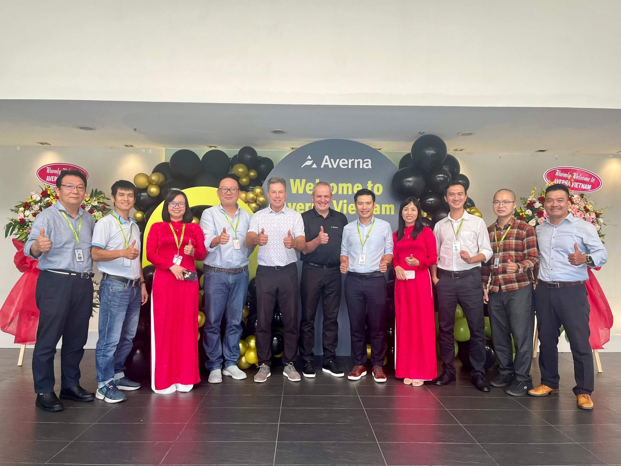L'équipe de direction d'Averna Vietnam avec le PDG