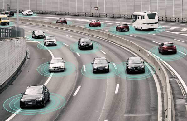 Autonom selbstfahrende Autos (ADAS) auf Autobahn